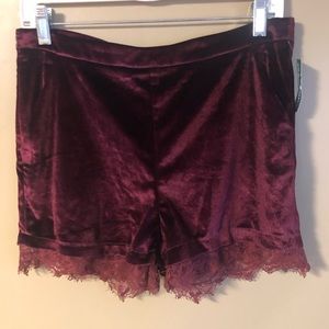 🆕 Daphnea Red Velvet & Lace Bordeaux Simons Shorts Size Medium